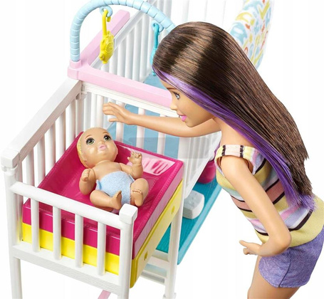 LALKA BARBIE SKIPPER OPIEKUNKA zestaw z 2 bobasami, łóżeczkiem + akcesoria GFL38