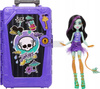LALKA MONSTER HIGH STRASZYSEKRETY S7 Jinafire Long wakacje zestaw z walizką JDR52