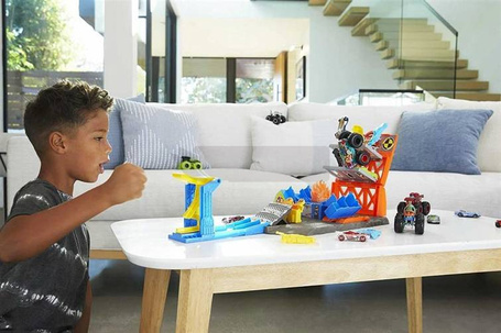 Hot Wheels Monster Truck zestaw Demolka na stacji HFB12