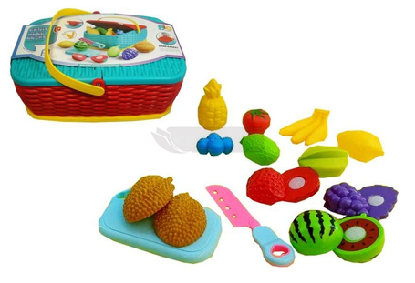 Koszyk piknikowy z produktami do krojenia