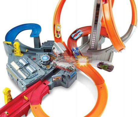 HOT WHEELS MONSTER TRUCK ZESTAW TORÓW Zakręcony karambol CDL45