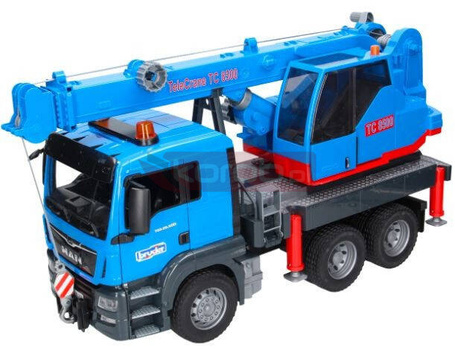 Ciężarówka MAN TGS z dźwigiem niebieska