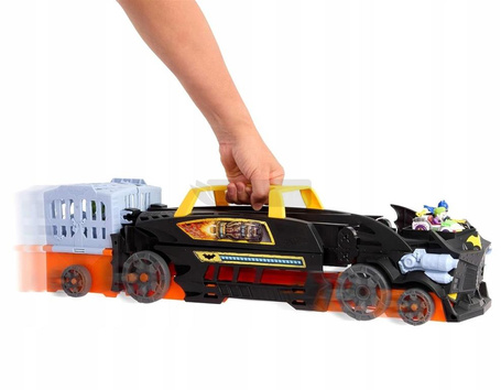 HOT WHEELS RACER VERSE BATMAN transporter samochodów + 2 autka HXN21
