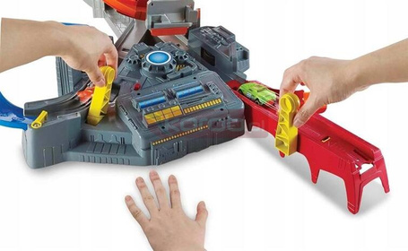 HOT WHEELS MONSTER TRUCK ZESTAW TORÓW Zakręcony karambol CDL45