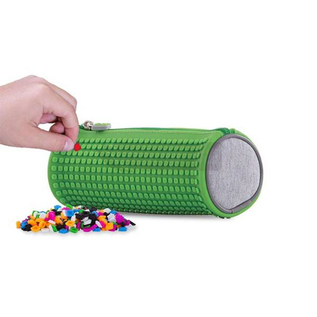 Okrągły piórnik na suwak z zielonym panelem