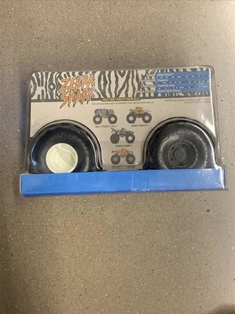 HOT WHEELS Monster Trucks pojazd Zebra Shark GWL07
