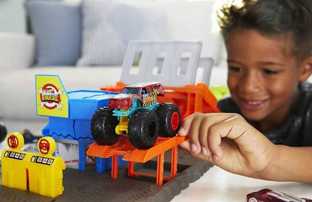 Hot Wheels Monster Truck zestaw Demolka na stacji HFB12