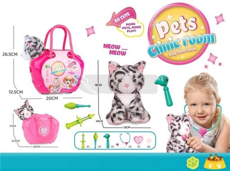 Kotek w torbie z akcesoriami