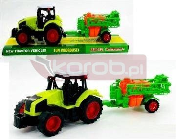 Traktor z maszyną rolniczą