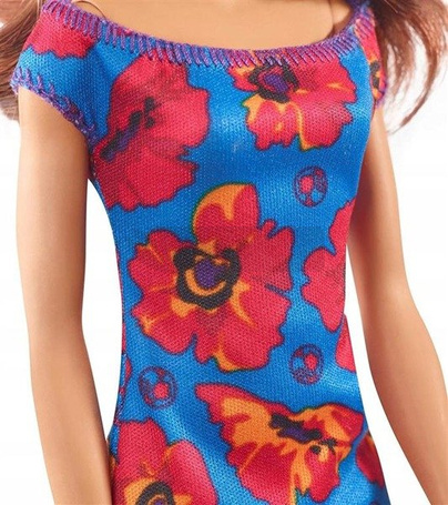 Lalka Barbie w niebieskiej sukience w czerwone kwiaty