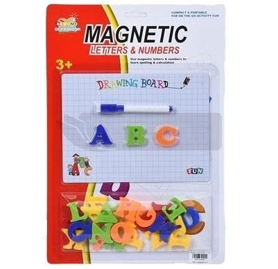 Tablica z magnetycznymi literami
