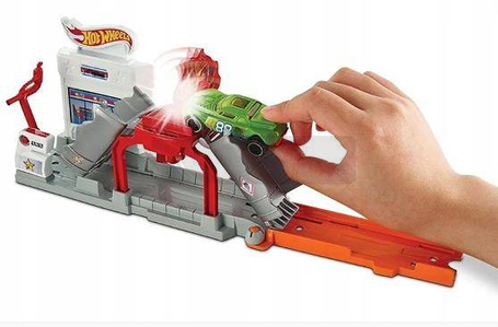 Hot Wheels Pożar na stacji FJN36