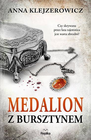 Medalion z bursztynem