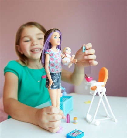 Barbie Zestaw Opiekunka dziecięca FHY98