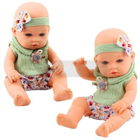 Lalka bobas w zielonym ubranku