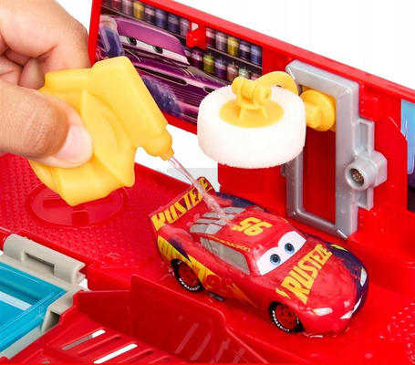 DISNEY CARS AUTA zestaw MANIEK MOBILNY LAKIERNIK samochód z naczepą HPD82