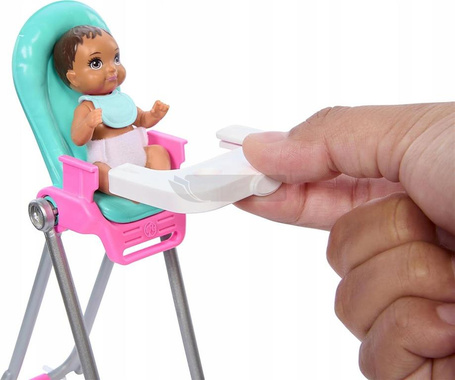 LALKA BARBIE SKIPPER OPIEKUNKA + KRZESEŁKO DO KARMIENIA z bobasem HTK34