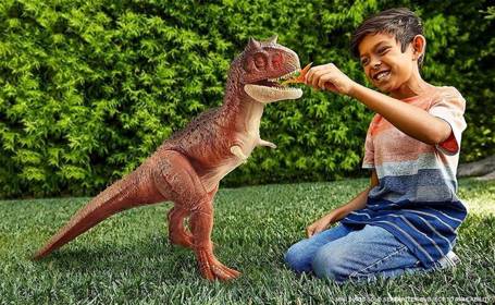 Jurassic World Dinozaur Karnotau Gigant HBY86